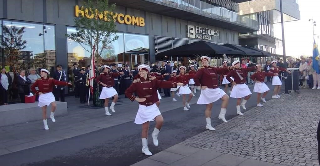 Bild på Norrahammars musikkårs drill